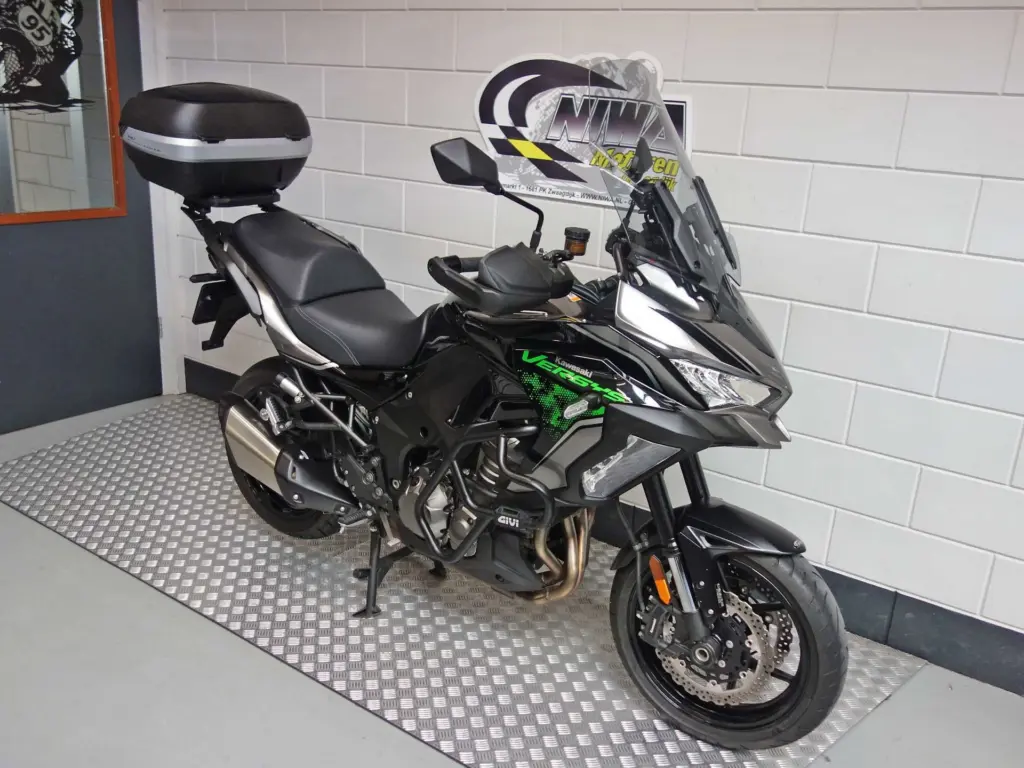 Gebruikte Kawasaki Versys 1000 tour met 1043cc motor uit 2022 bij NIWA Motoren
