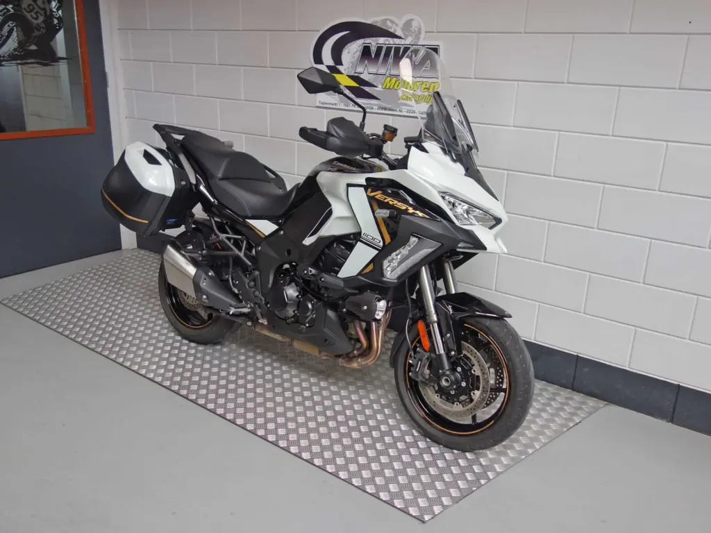 Gebruikte Kawasaki Versys 1100 tour met 1099cc motor uit 2025 bij NIWA Motoren