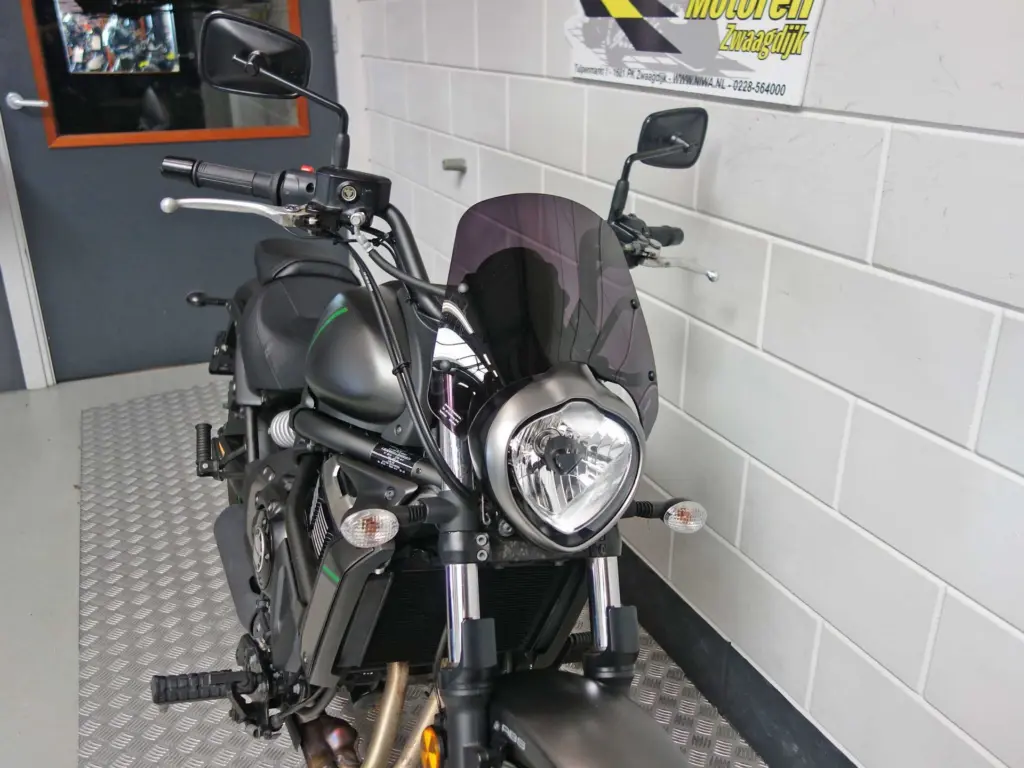 Gebruikte Kawasaki Vulcan chopper met 649cc motor uit 2023 bij NIWA Motoren