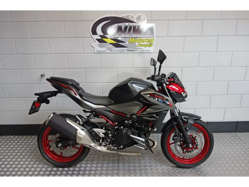 Nieuwe Kawasaki Z500 naked bike met 451cc motor uit 2025 bij NIWA Motoren