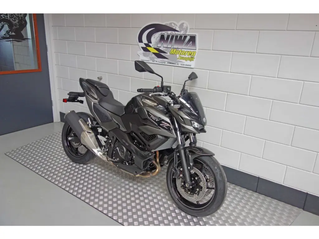 Nieuwe Kawasaki Z7 Hybrid naked bike met 451cc motor uit 2026 bij NIWA Motoren