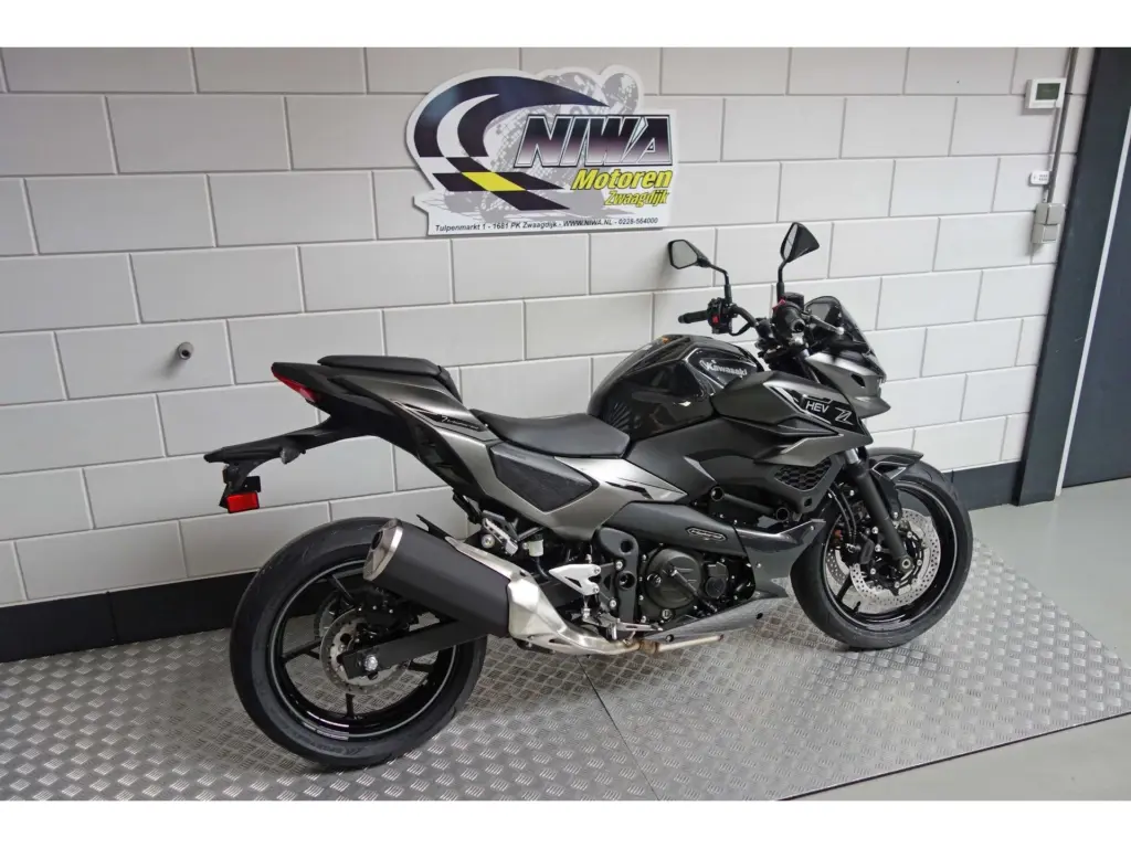 Nieuwe Kawasaki Z7 Hybrid naked bike met 451cc motor uit 2026 bij NIWA Motoren