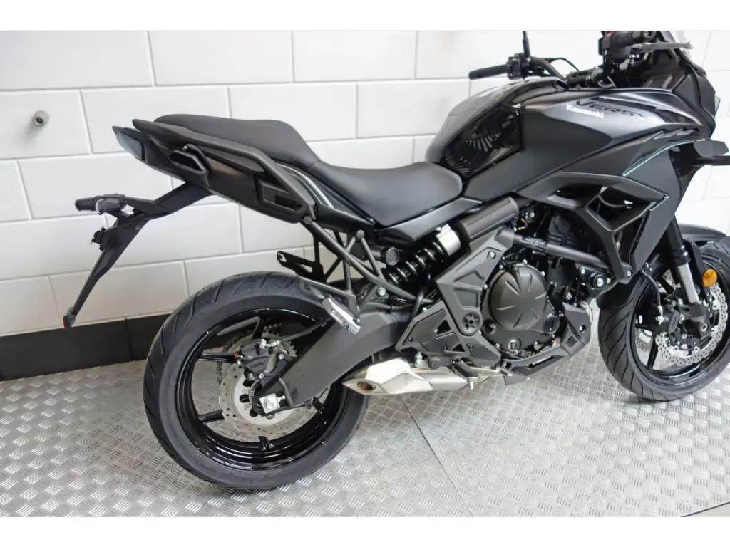 Gebruikte Kawasaki Versys 650 tour met 649cc motor uit 2026 bij NIWA Motoren