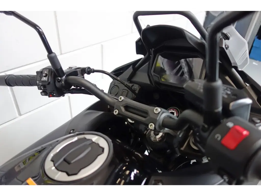 Gebruikte Kawasaki Versys 650 tour met 649cc motor uit 2026 bij NIWA Motoren