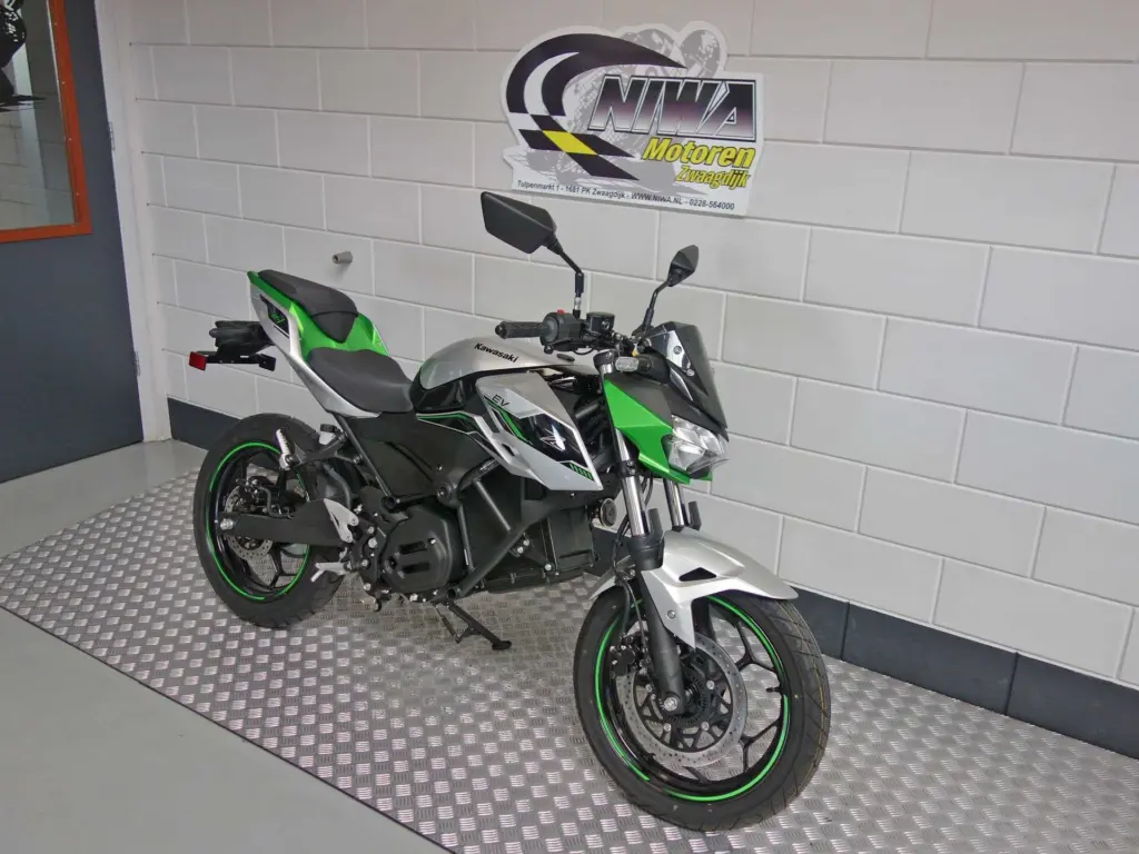 Nieuwe Kawasaki naked bike met cc motor uit 2024 bij NIWA Motoren