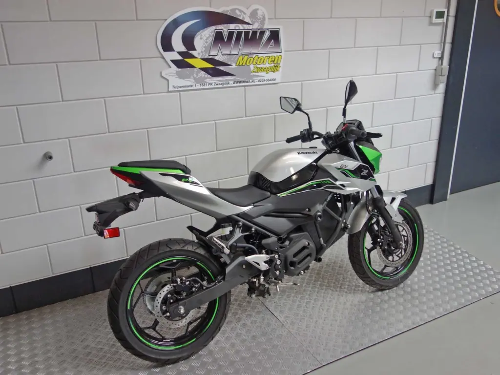 Nieuwe Kawasaki naked bike met cc motor uit 2024 bij NIWA Motoren