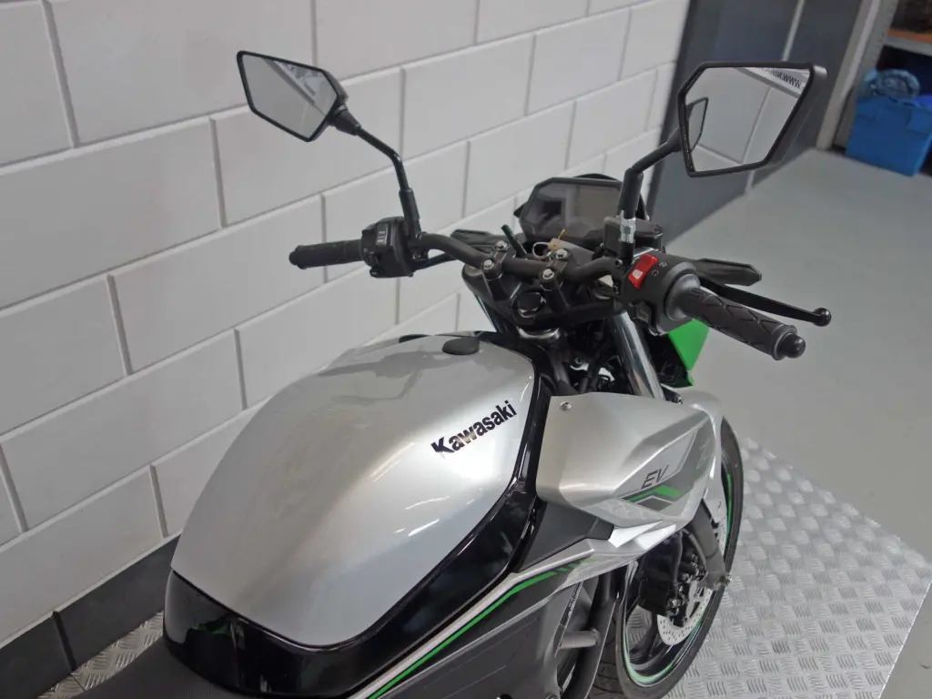 Nieuwe Kawasaki naked bike met cc motor uit 2024 bij NIWA Motoren