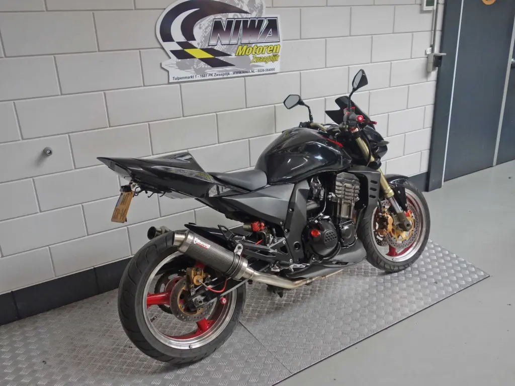 Gebruikte Kawasaki Z1000 naked bike met 953cc motor uit 2003 bij NIWA Motoren