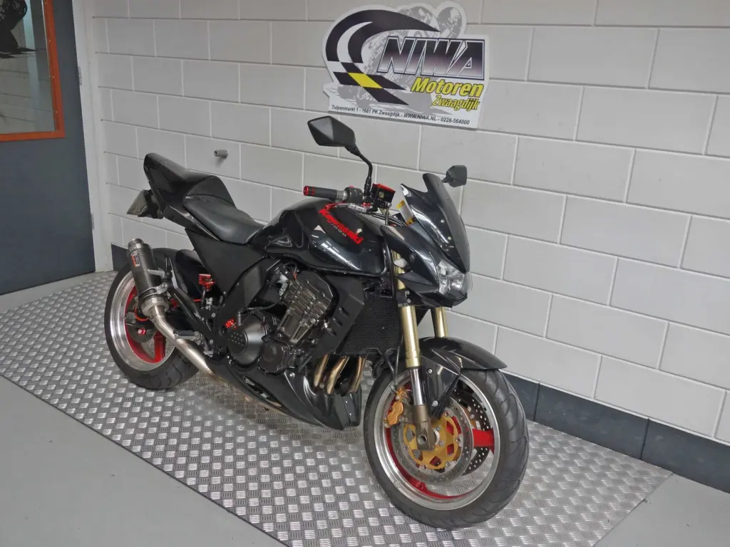 Gebruikte Kawasaki Z1000 naked bike met 953cc motor uit 2003 bij NIWA Motoren