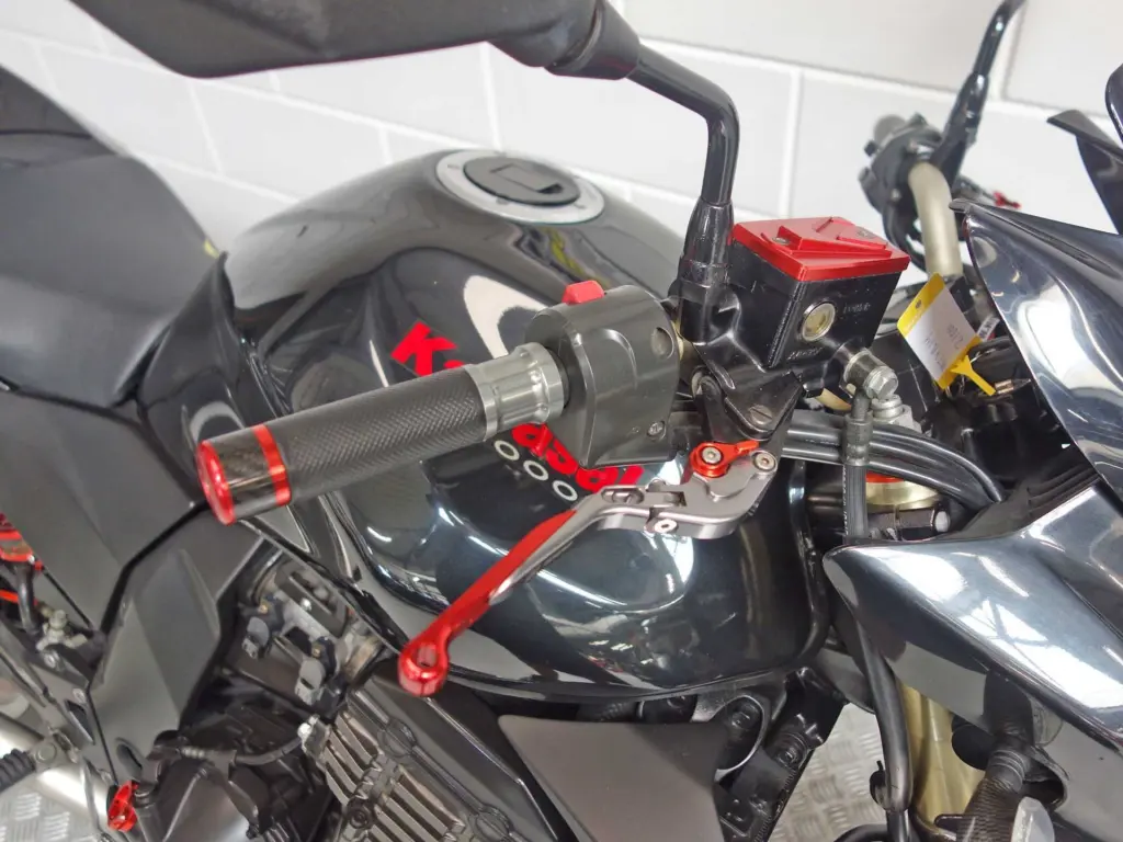 Gebruikte Kawasaki Z1000 naked bike met 953cc motor uit 2003 bij NIWA Motoren