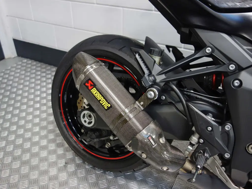 Gebruikte Kawasaki Z1000 naked bike met 1043cc motor uit 2015 bij NIWA Motoren