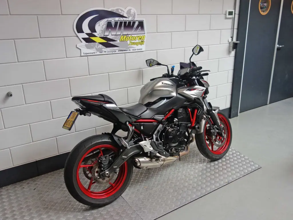 Gebruikte Kawasaki Z650 naked bike met 649cc motor uit 2023 bij NIWA Motoren