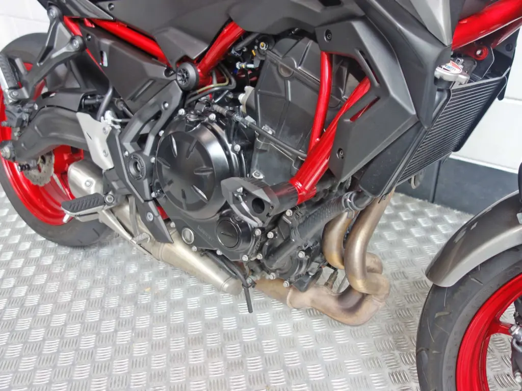 Gebruikte Kawasaki Z650 naked bike met 649cc motor uit 2023 bij NIWA Motoren