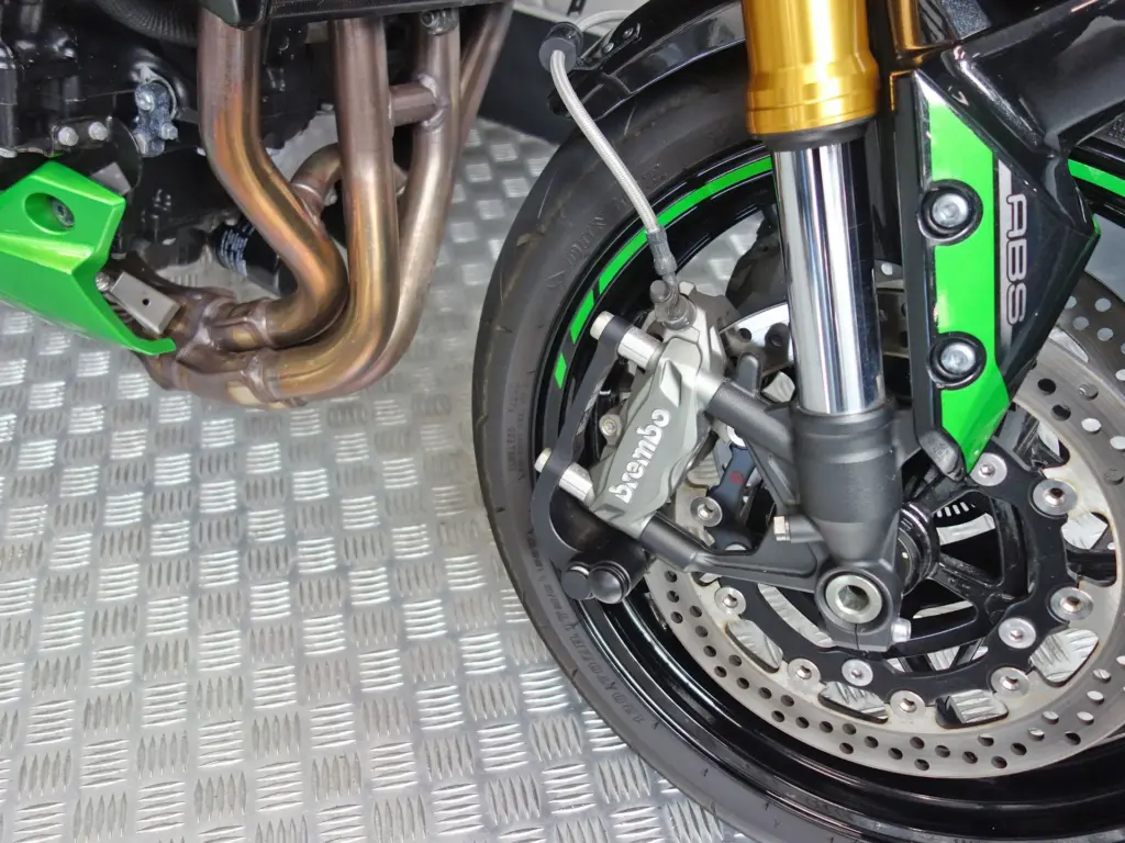 Gebruikte Kawasaki Z900 naked bike met 948cc motor uit 2024 bij NIWA Motoren
