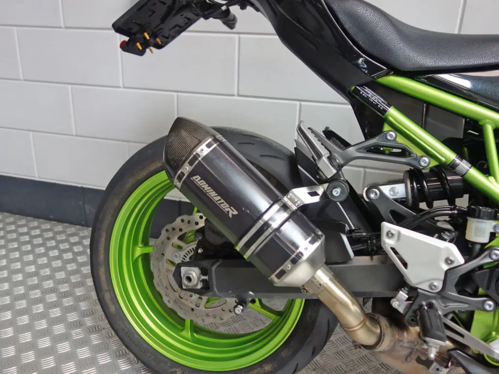 Gebruikte Kawasaki Z900 naked bike met 948cc motor uit 2021 bij NIWA Motoren