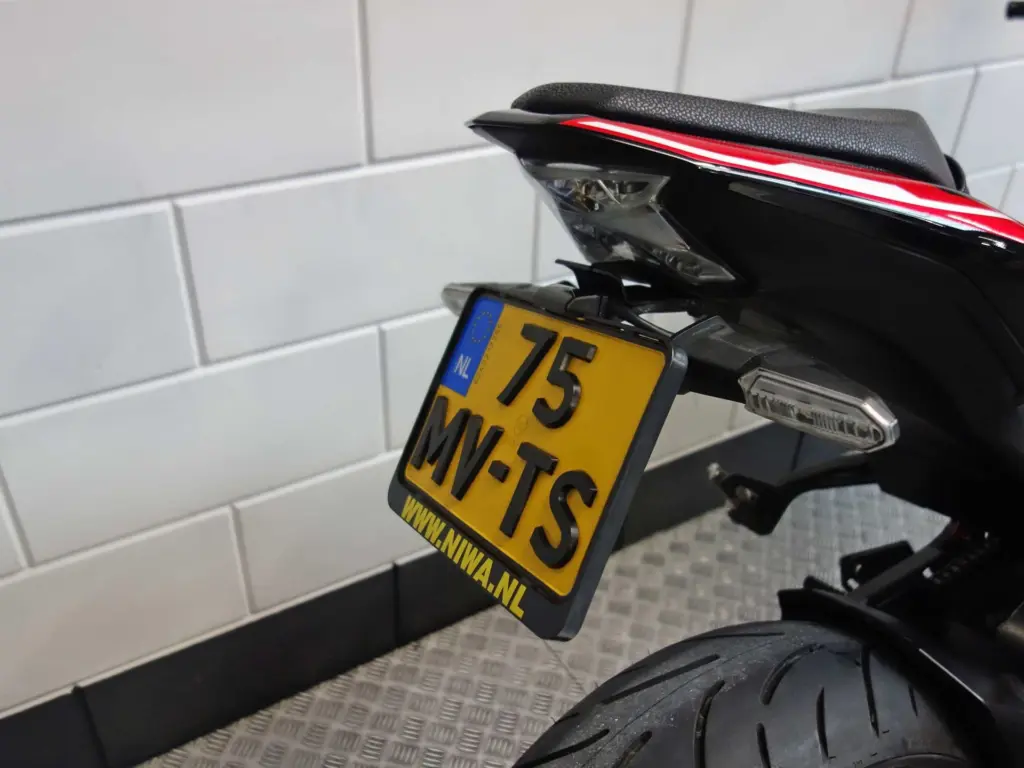Gebruikte Kawasaki Z900 naked bike met 948cc motor uit 2024 bij NIWA Motoren