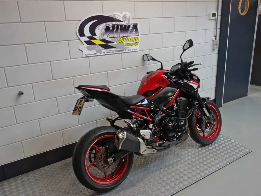 Gebruikte Kawasaki Z900 naked bike met 948cc motor uit 2024 bij NIWA Motoren