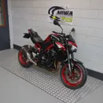 Gebruikte Kawasaki Z900 naked bike met 948cc motor uit 2024 bij NIWA Motoren
