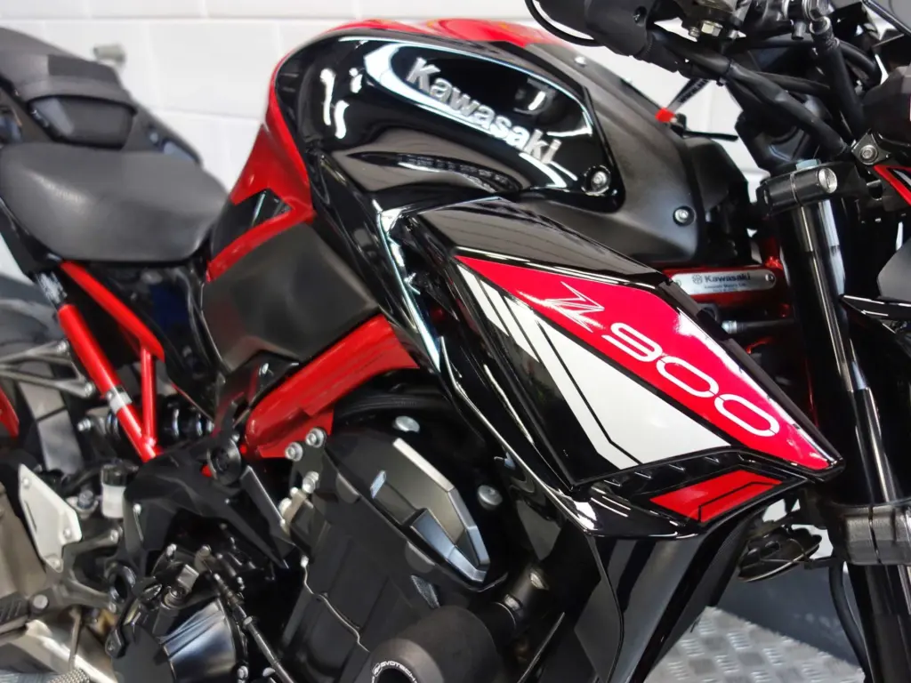 Gebruikte Kawasaki Z900 naked bike met 948cc motor uit 2024 bij NIWA Motoren
