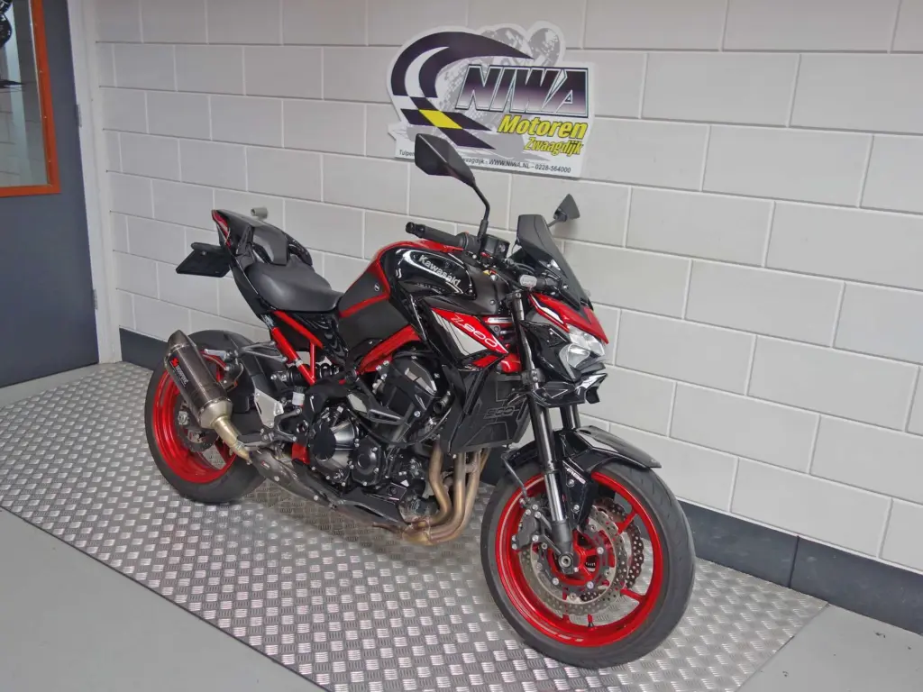 Gebruikte Kawasaki Z900 naked bike met 948cc motor uit 2024 bij NIWA Motoren