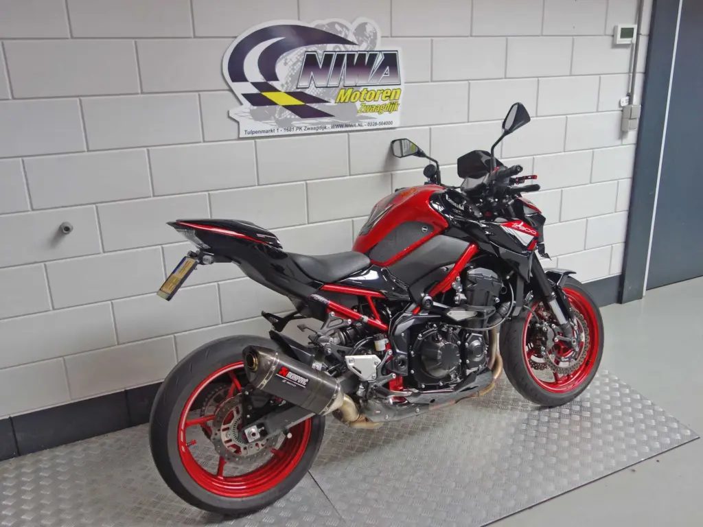 Gebruikte Kawasaki Z900 naked bike met 948cc motor uit 2024 bij NIWA Motoren