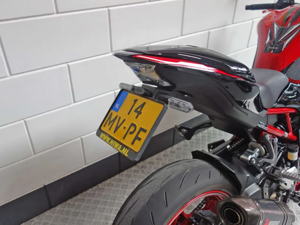 Gebruikte Kawasaki Z900 naked bike met 948cc motor uit 2024 bij NIWA Motoren