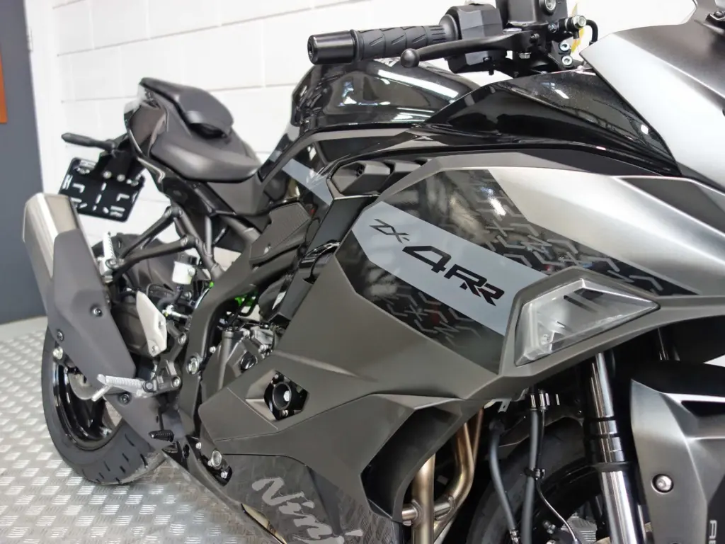 Nieuwe Kawasaki ZX-4 supersport met 399cc motor uit 2026 bij NIWA Motoren