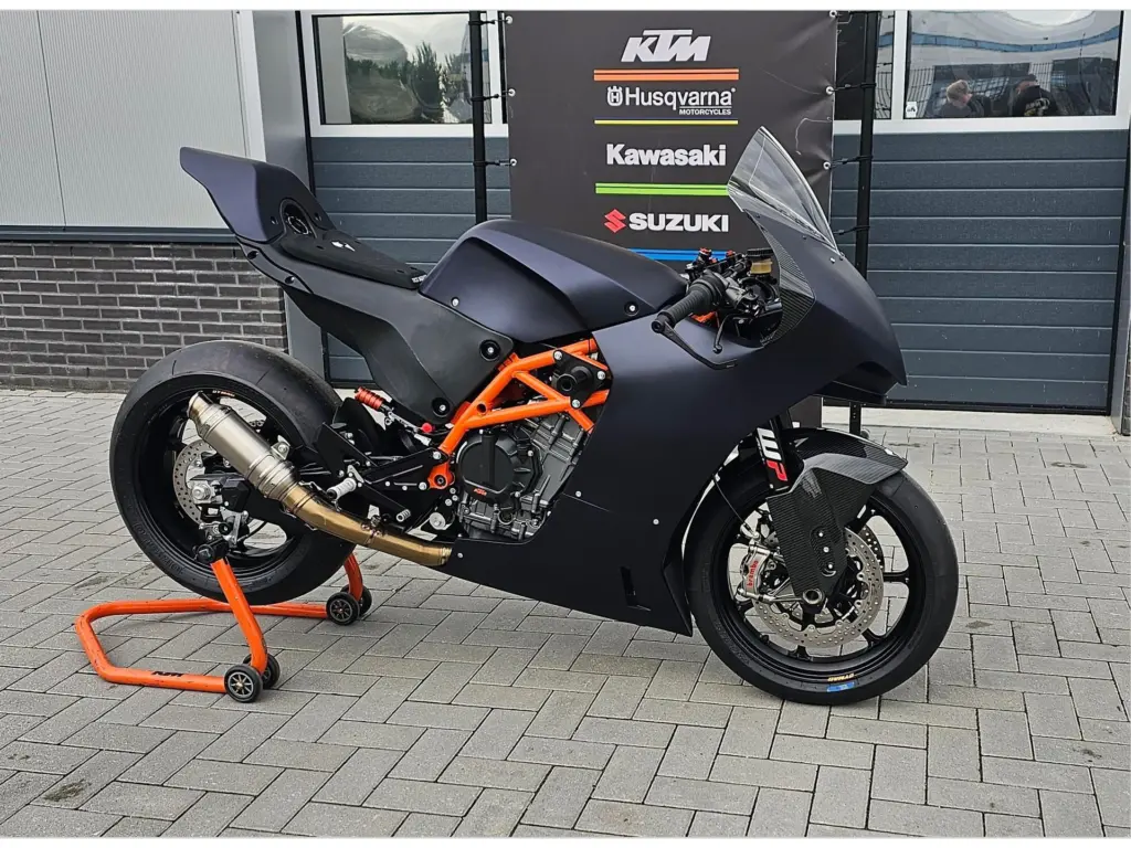 Nieuwe supersport met 890cc motor uit 2025 bij NIWA Motoren
