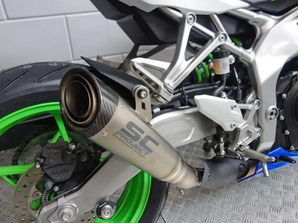 Gebruikte Kawasaki Ninja ZX supersport met 399cc motor uit 2024 bij NIWA Motoren