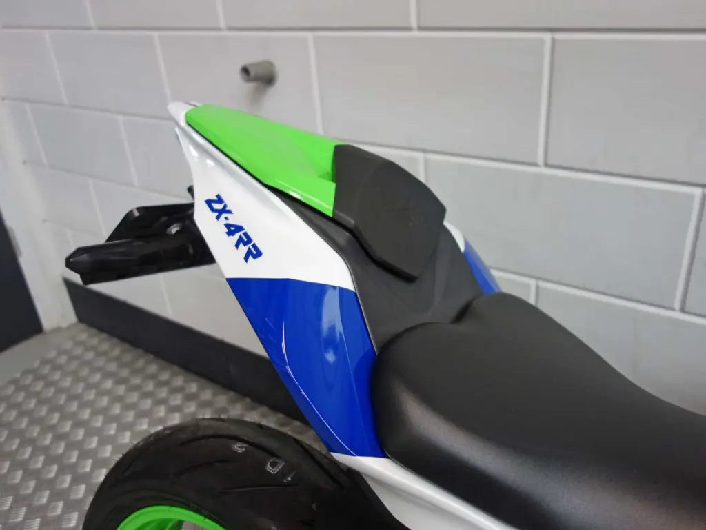 Gebruikte Kawasaki Ninja ZX supersport met 399cc motor uit 2024 bij NIWA Motoren