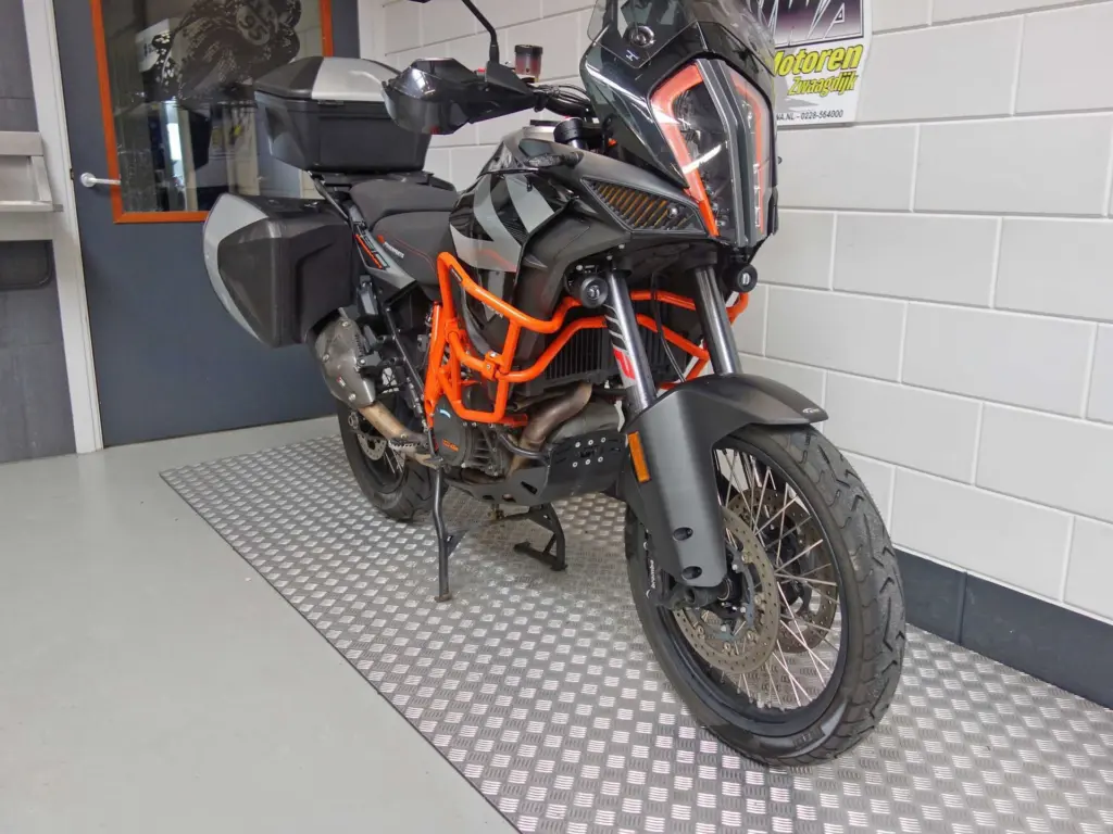 Gebruikte KTM 1290 overig met 1301cc motor uit 2018 bij NIWA Motoren