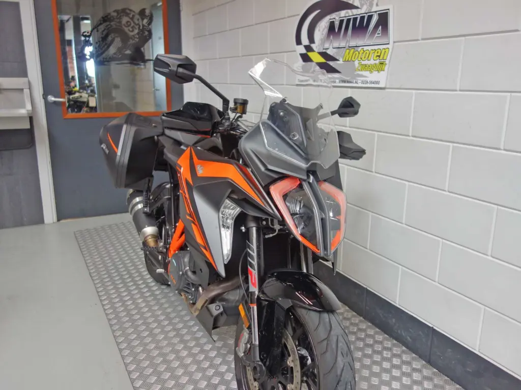Gebruikte KTM 1290 tour met 1301cc motor uit 2021 bij NIWA Motoren