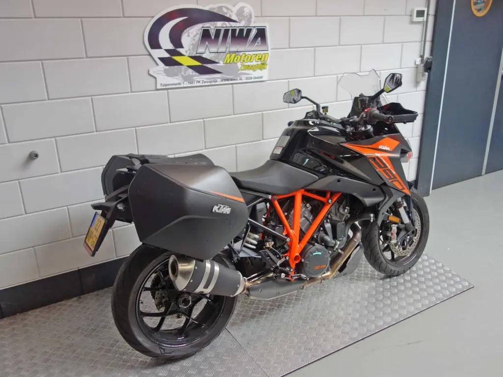 Gebruikte KTM 1290 tour met 1301cc motor uit 2021 bij NIWA Motoren