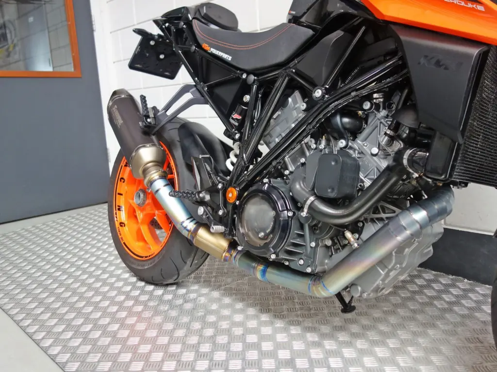 Gebruikte KTM 1290 naked bike met 1301cc motor uit 2019 bij NIWA Motoren