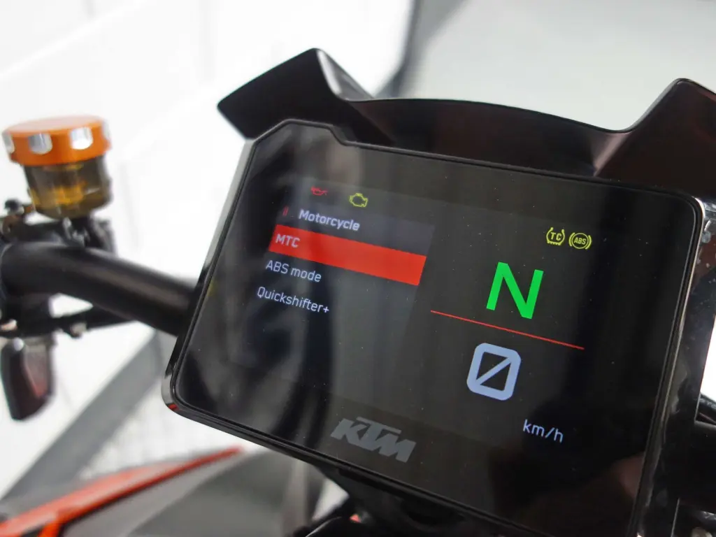 Gebruikte KTM 1290 naked bike met 1301cc motor uit 2023 bij NIWA Motoren