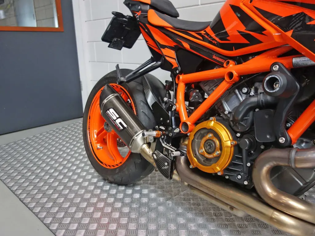 Gebruikte KTM 1290 naked bike met 1301cc motor uit 2023 bij NIWA Motoren