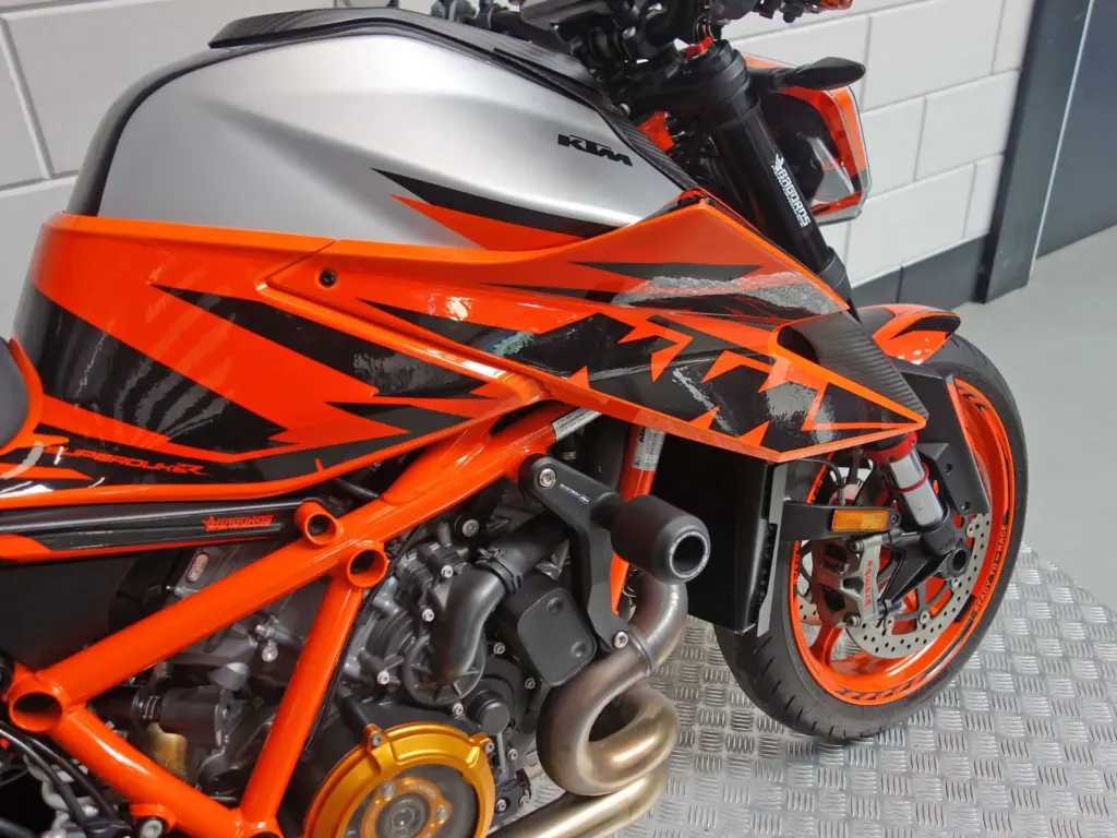 Gebruikte KTM 1290 naked bike met 1301cc motor uit 2023 bij NIWA Motoren
