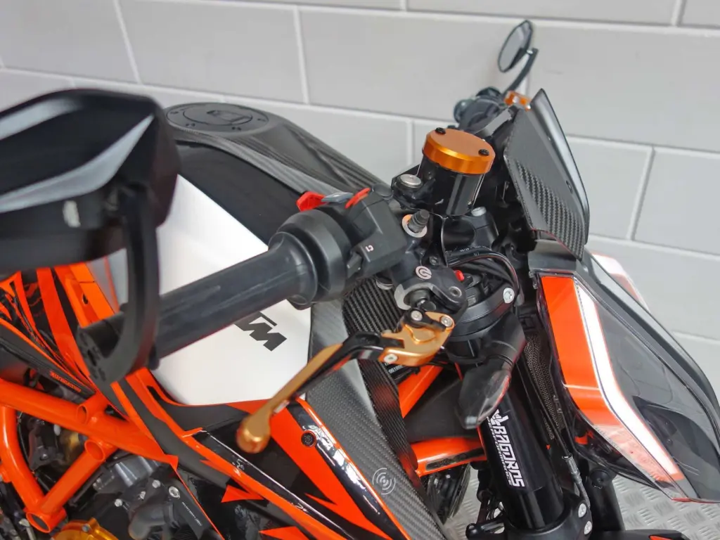Gebruikte KTM 1290 naked bike met 1301cc motor uit 2023 bij NIWA Motoren
