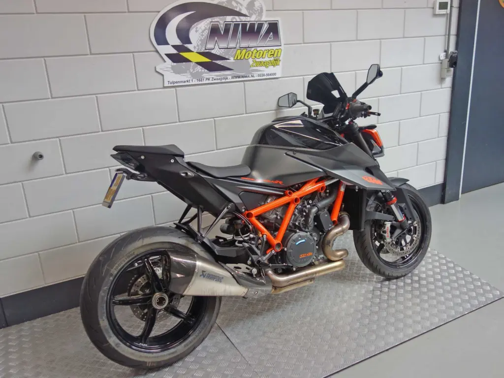 Gebruikte KTM 1290 naked bike met 1301cc motor uit 2021 bij NIWA Motoren