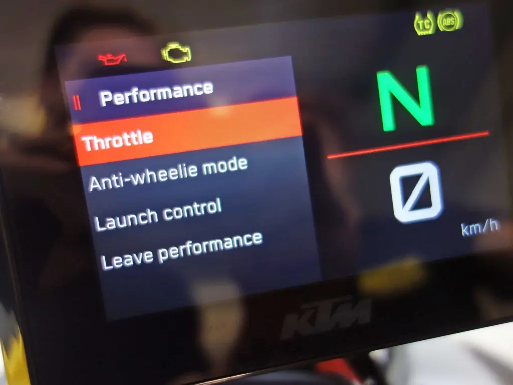 Gebruikte KTM 1290 naked bike met 1301cc motor uit 2021 bij NIWA Motoren