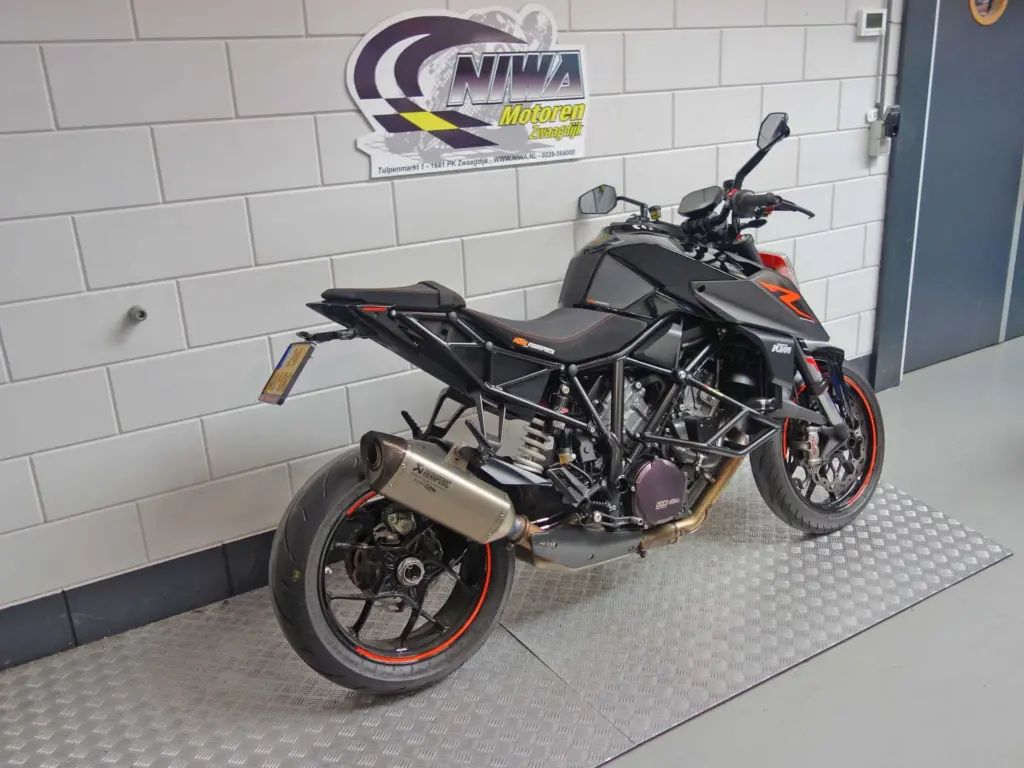 Gebruikte KTM 1290 naked bike met 1301cc motor uit 2017 bij NIWA Motoren