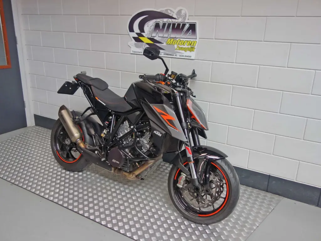 Gebruikte KTM 1290 naked bike met 1301cc motor uit 2017 bij NIWA Motoren