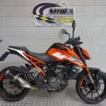 Gebruikte KTM 125 naked bike met 125cc motor uit 2017 bij NIWA Motoren