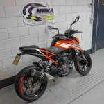 Gebruikte KTM 125 naked bike met 125cc motor uit 2017 bij NIWA Motoren