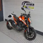 Gebruikte KTM 125 naked bike met 125cc motor uit 2017 bij NIWA Motoren