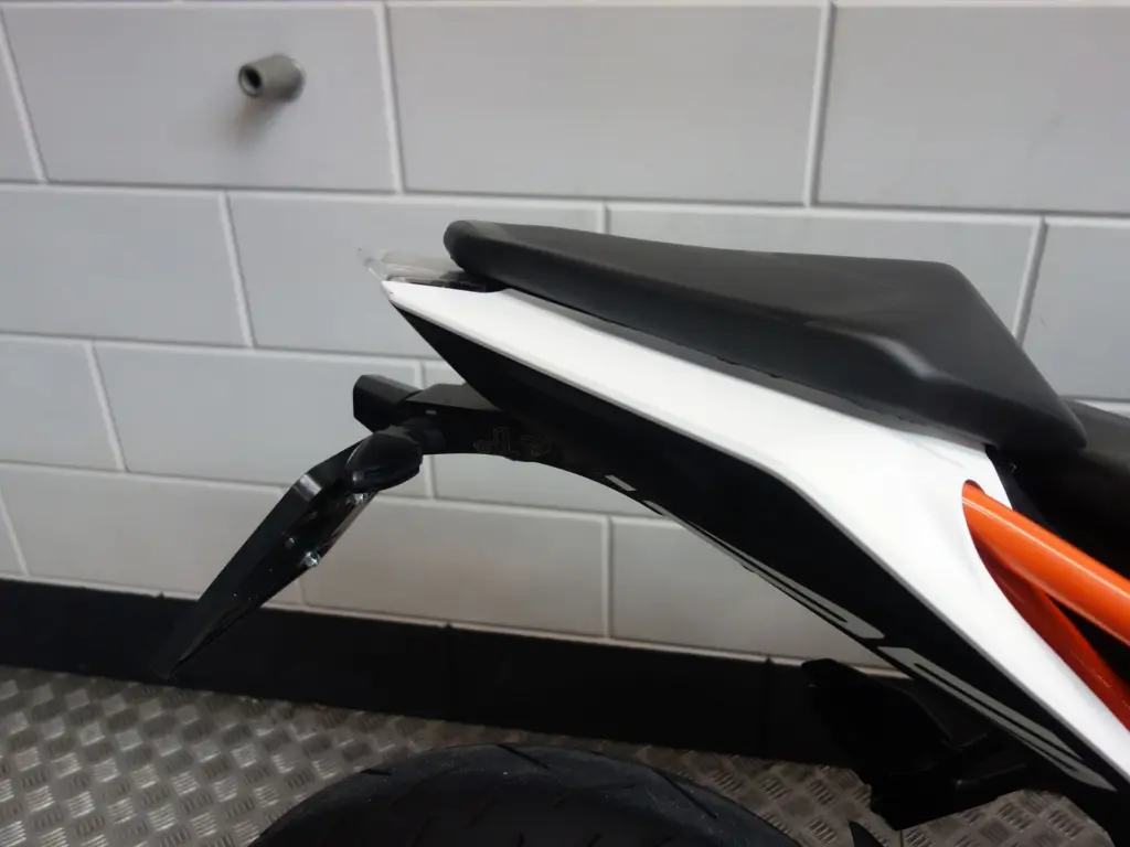 Gebruikte KTM 125 naked bike met 125cc motor uit 2017 bij NIWA Motoren