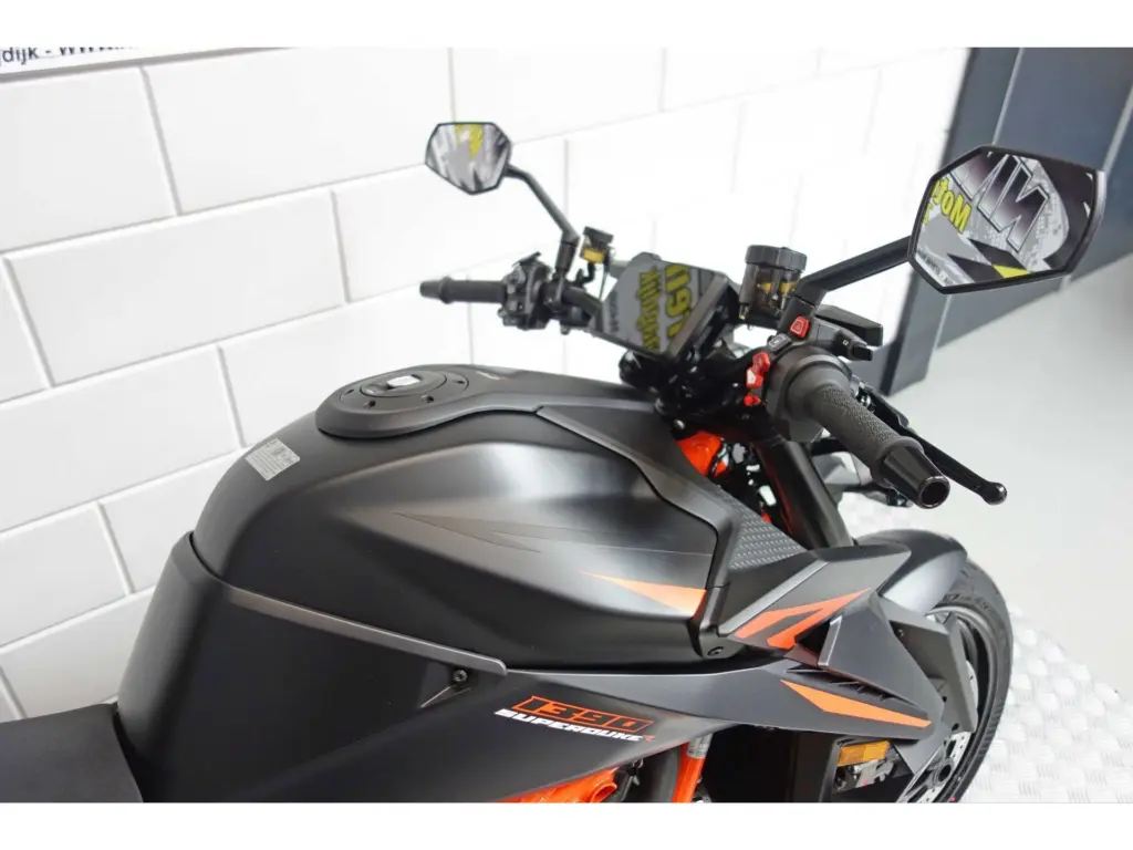 Gebruikte KTM 1390 naked bike met 1350cc motor uit 0 bij NIWA Motoren