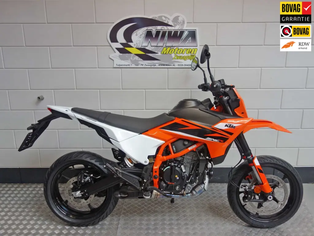 Nieuwe KTM 125 supermotard met cc motor uit 2025 bij NIWA Motoren