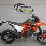 Nieuwe KTM 125 supermotard met cc motor uit 2025 bij NIWA Motoren