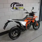 Nieuwe KTM 125 supermotard met cc motor uit 2025 bij NIWA Motoren